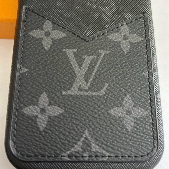 Louis Vuitton iPhone 15 case black - Picture 2 of 4